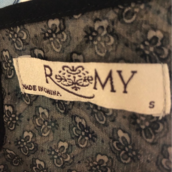 Romy Sheer Color Block Floral Short Sleeve Shirt Top - Picture 10 of 11